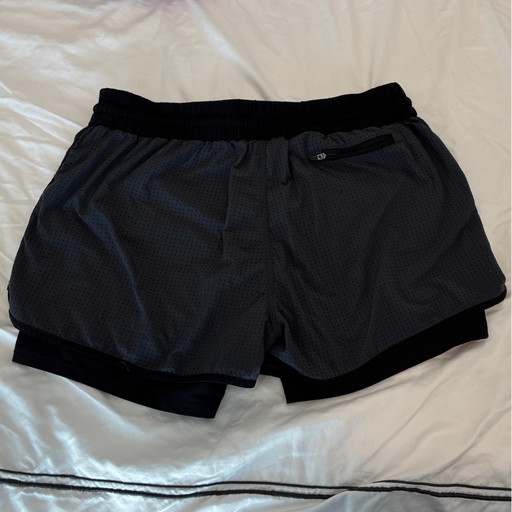Vuori Charcoal Performance Shorts - Picture 3 of 3